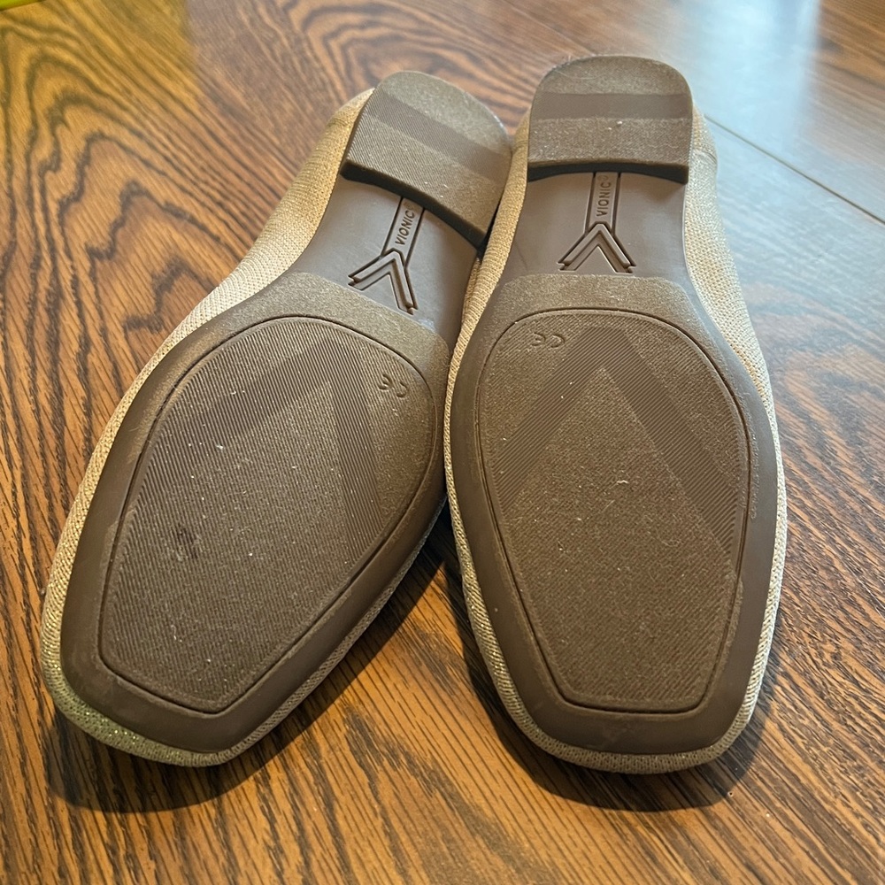 Vionic Light Gray Women's Flats with Bow - Picture 4 of 6